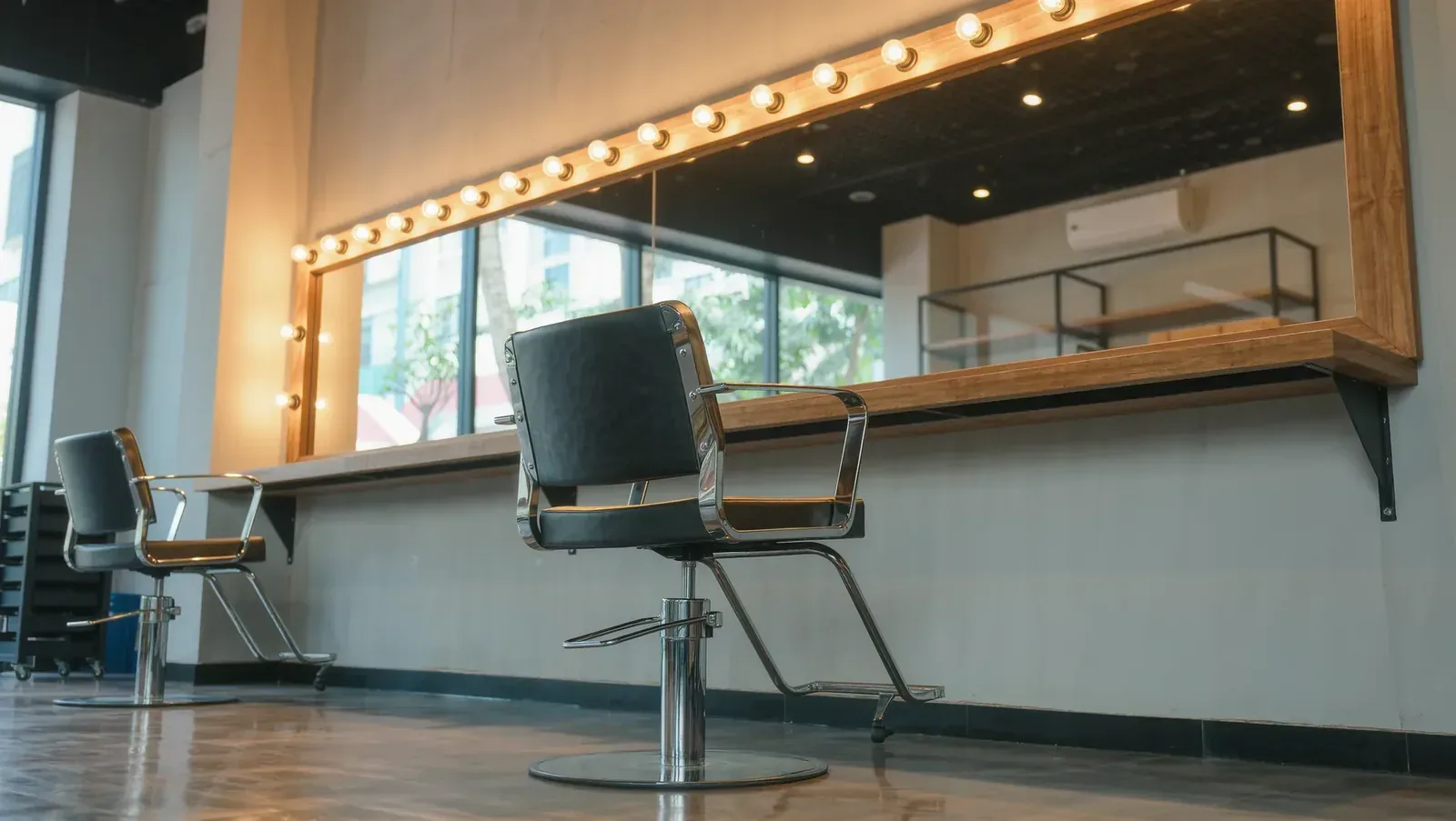 Coiffeur in Nyon: Schnitt, Farbe, Barbier, Hochsteckfrisuren und Haarpflege