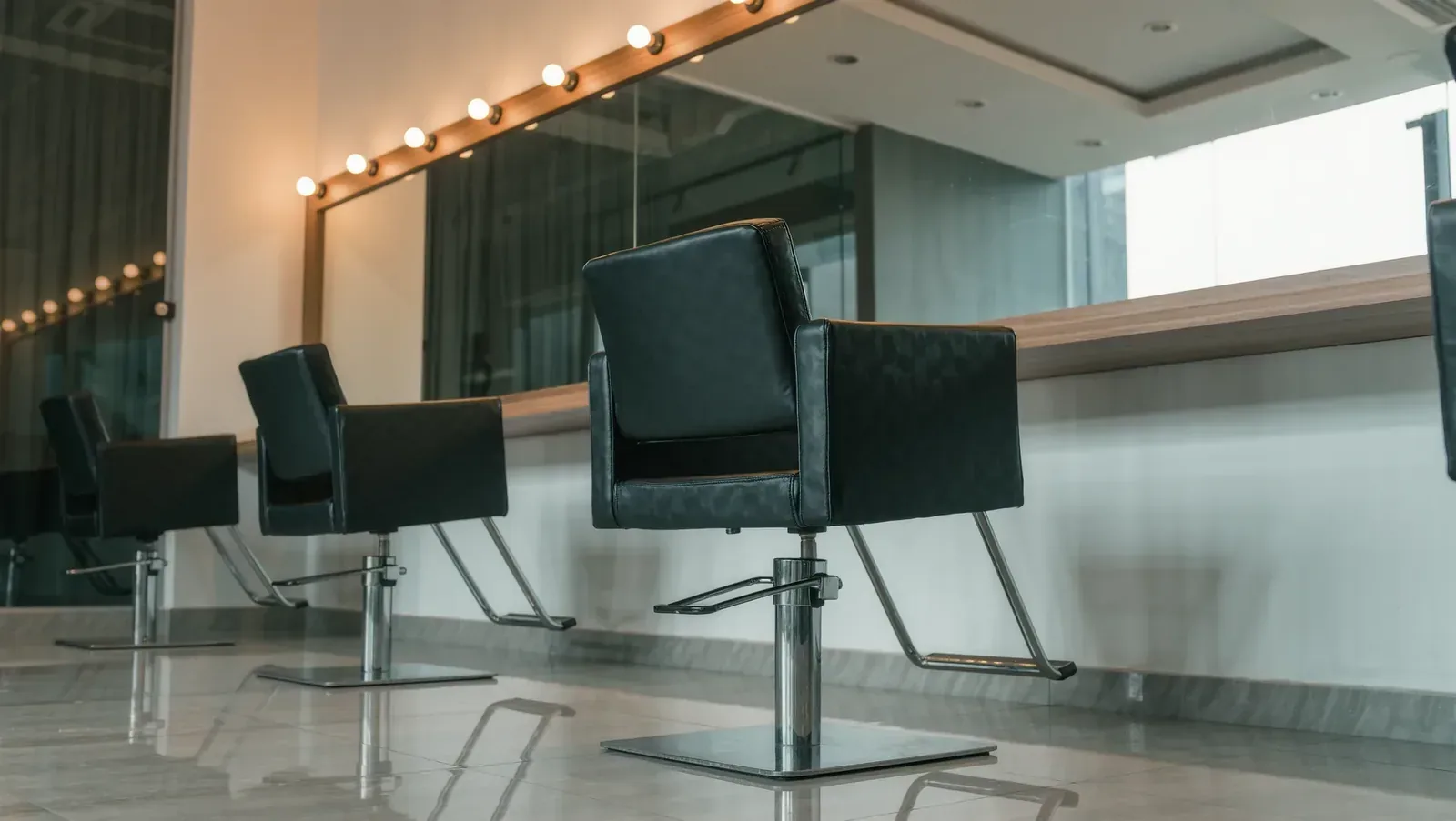 Coiffeur in Basel: Schnitt, Farbe, Barbier, Hochsteckfrisuren und Haarpflege